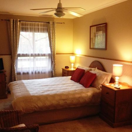 Southern Vales Bed & Breakfast แมคลาเรนเวล ภายนอก รูปภาพ