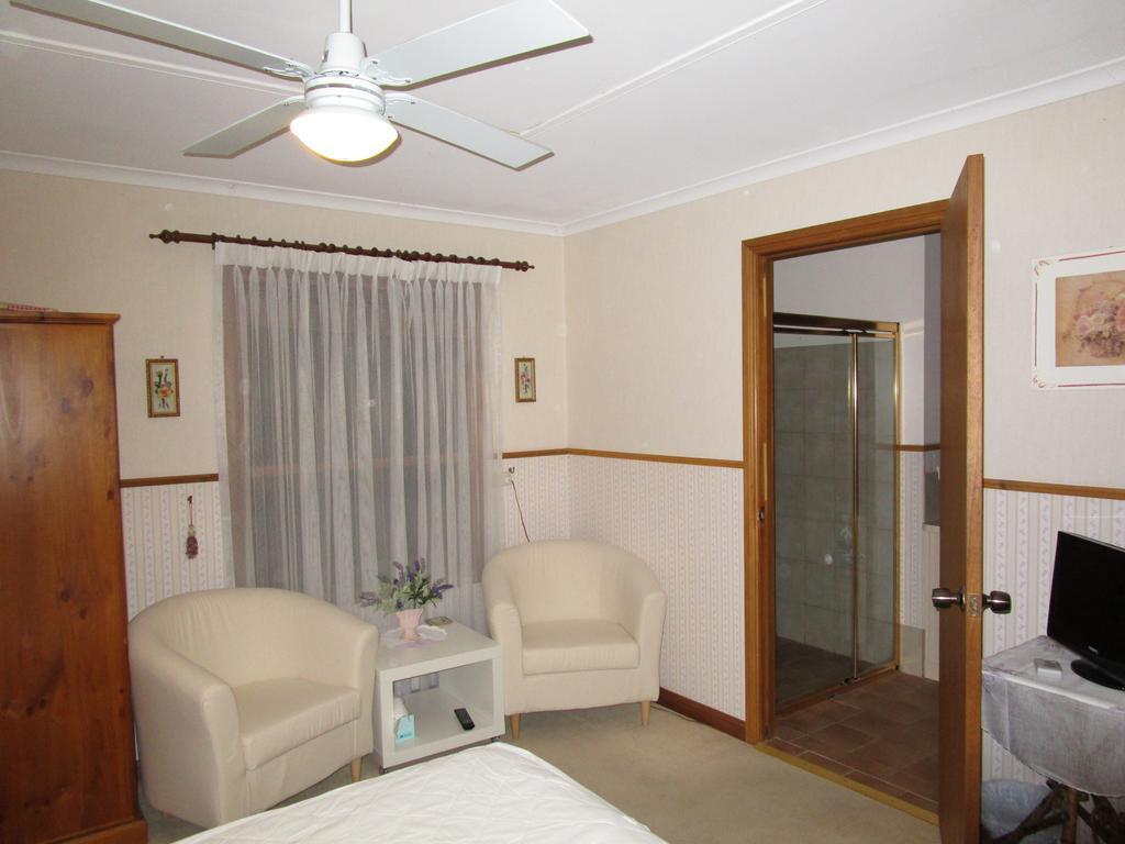 Southern Vales Bed & Breakfast แมคลาเรนเวล ห้อง รูปภาพ