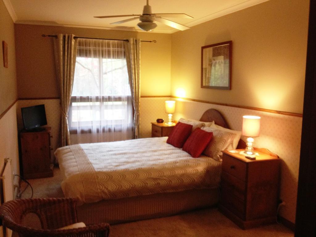 Southern Vales Bed & Breakfast แมคลาเรนเวล ภายนอก รูปภาพ